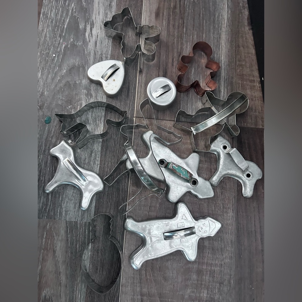 50%offw❤️ VINTAGE COOKIE CUTTERS 22 pc HG99